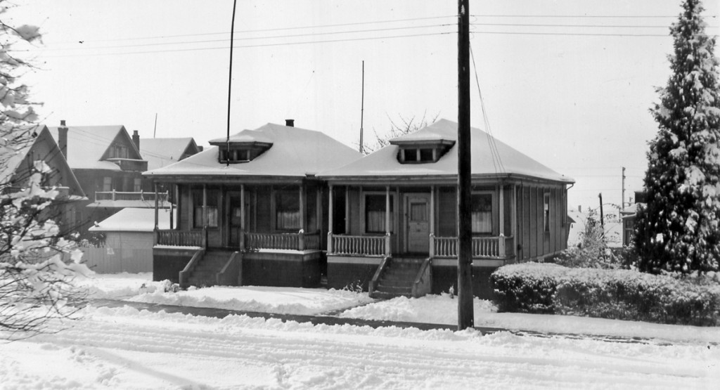 BC Mills prefab cottages from 1907 at 1117 & 1121 Salsbury Street. Note the banded sections on the sides, which were separate panels before being assembled into a full wall.